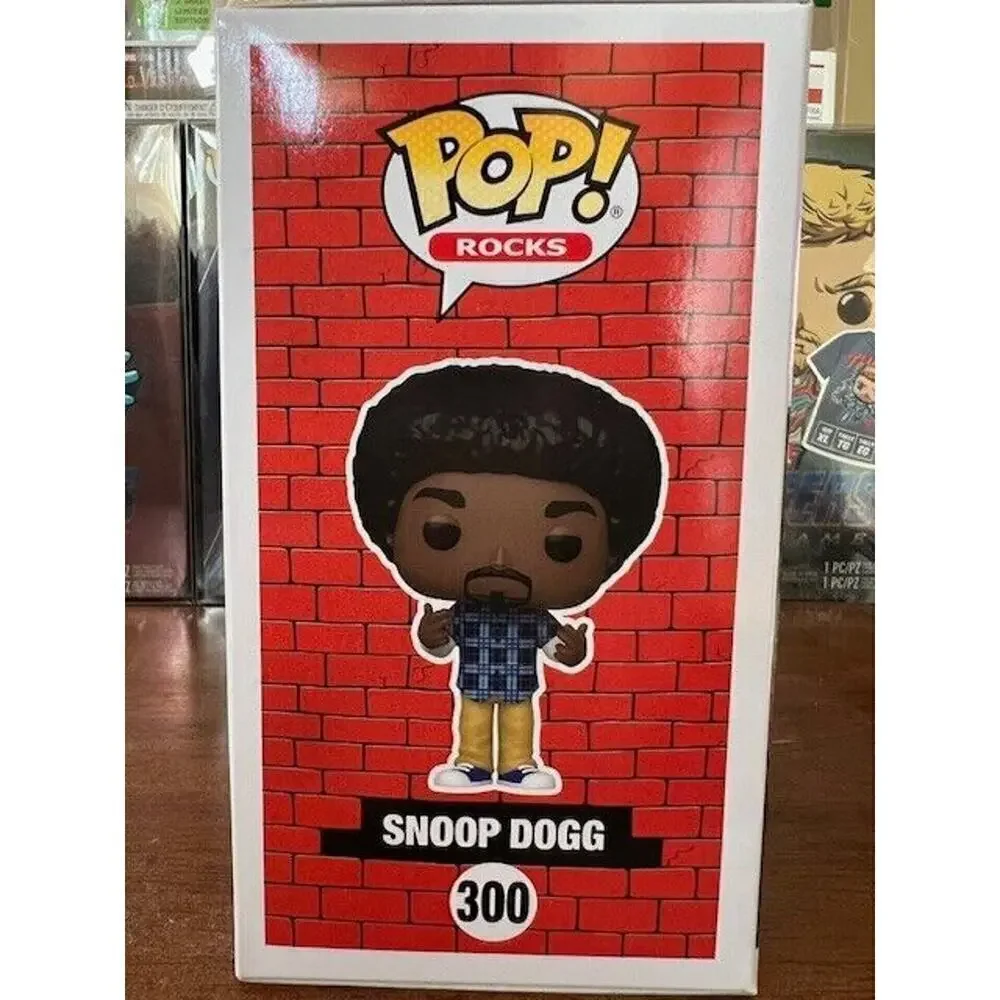 Funko Pop! Rocks - Snoop Dogg #300 Pop Protector - Picture 3 of 6
